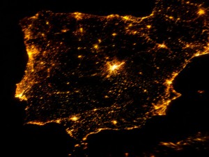 foto nocturna desde un satelite de la Peninsula Ibérica mostrando contaminacion luminica